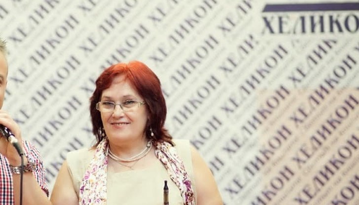 "Имам питане аз: редовните парламентарни избори са ли обществено мероприятие на закрито (изборните секции, хеле "тъмните стаички" не се организират  на полето, я!) или не са?" чуди се Маргарита Петкова