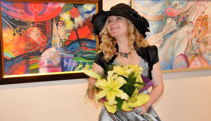 Лора е родена в град Русе