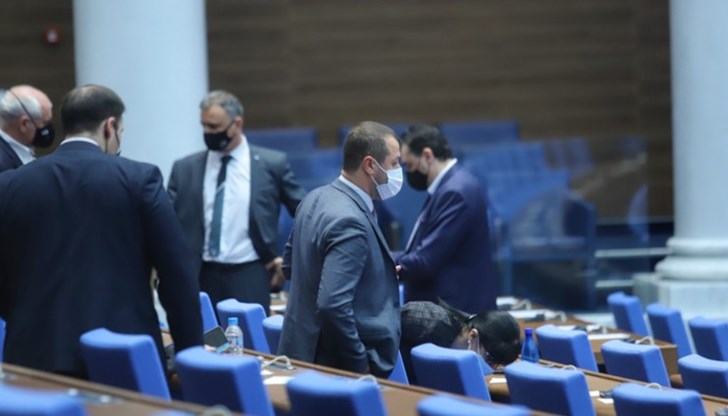 Препарати, произведени извън ЕС, евентуално ще се купуват след консултации с Брюксел, решиха управляващите Препарати, произведени извън ЕС, евентуално ще се купуват след консултации с Брюксел, решиха управляващите