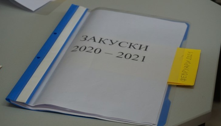 Те касаят предоставяните на учениците закуски