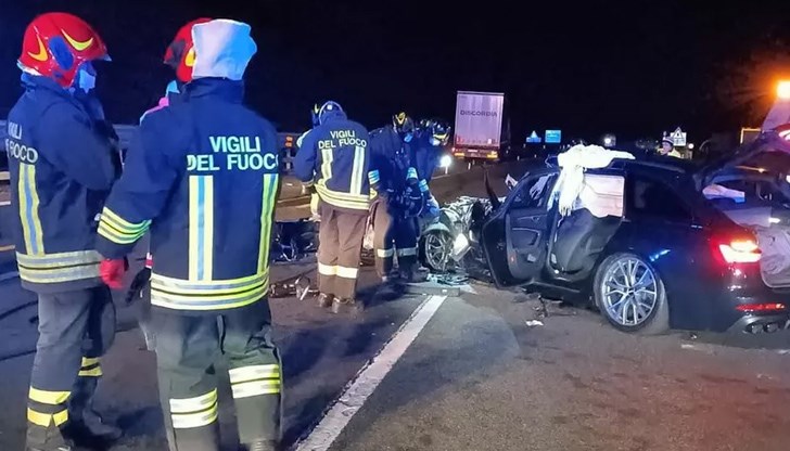 55-годишният ни сънародник е правил забранена маневра, когато колата на загиналия се е ударила в ТИР-а