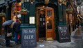 Баровете и ресторантите отварят във Великобритания