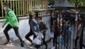 МОН предлага да се обучават по пет випуска присъствено