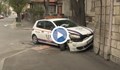 Кола на охранителна фирма се заби в къща в Русе