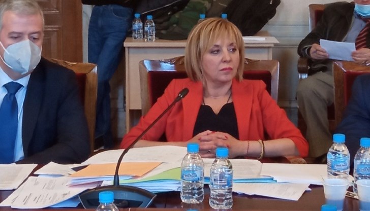 Мая Манолова е категорична, че се обезсмисля гласуването с хартиена бюлетина