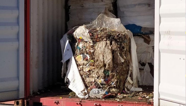 Токсични и неизползваеми отпадъци се вписват като внос на стоки втора ръка и боклук за рециклиране, но се депонират и изгарят незаконно
