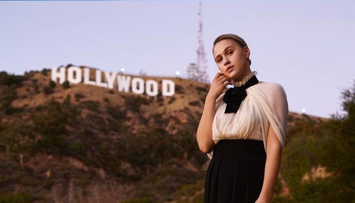 Лети, Мария, лети във високото и не се връщай там, дето небе няма Лети, Мария, лети във високото и не се връщай там, дето небе няма