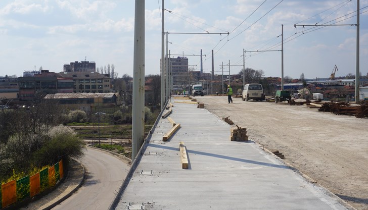 След реконструкцията си мостът ще разполага с необходимото осветление, обезопасени тротоари, маркировка студен пластик и видеокамери