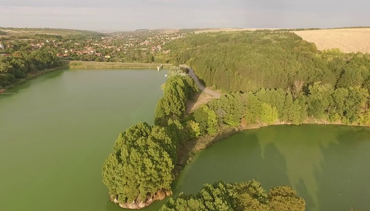 Селището ще включва 14 вили, разположени в красивата местност "Над село" Селището ще включва 14 вили, разположени в красивата местност "Над село"