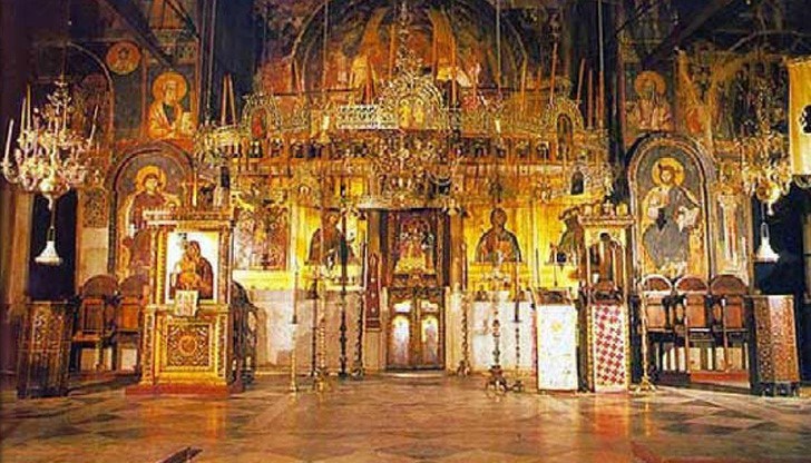 В този ден на Страстната седмица се отслужва богослужението “Последованието на Жениха” В този ден на Страстната седмица се отслужва богослужението “Последованието на Жениха”