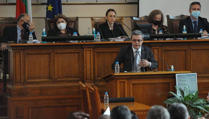 През Изборния кодекс се опитвате да си вдигнете процентите, но няма да успеете, защото нямате такъв интелектуален потенциал