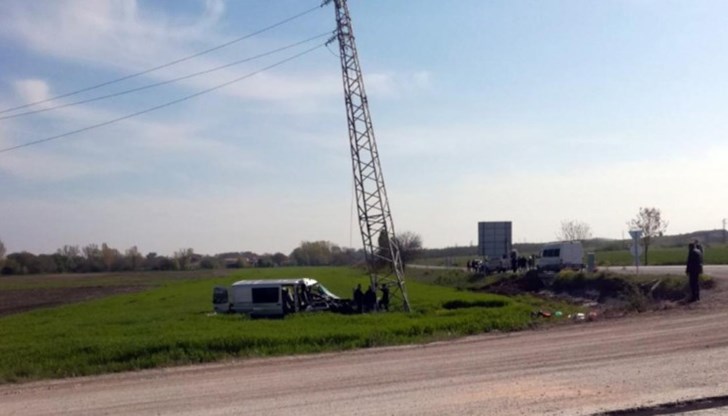 Пострадали са 4 от общо 8-те пътници