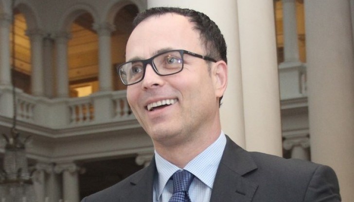 Според годишната декларация на Мавродиев за 2018 г. той е получил 434 547 лв. трудови възнаграждения, което е малко над 36 000 лв. месечно. Доход, отреждащ му позицията на най-скъпоплатен държавен служител Според годишната декларация на Мавродиев за 2018 г. той е получил 434 547 лв. трудови възнаграждения, което е малко над 36 000 лв. месечно. Доход, отреждащ му позицията на най-скъпоплатен държавен служител