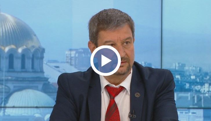 Просветното министерство трябва да прецени дали матурите да не бъдат по-лесни, но не и да се изключва материал