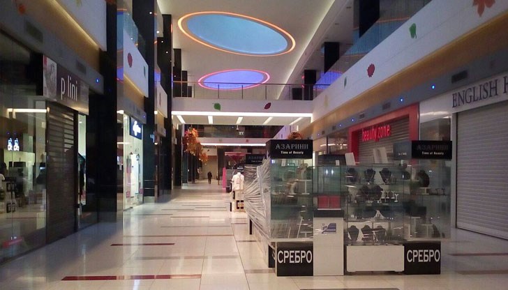 Под условие ще отворят и казината и игралните зали