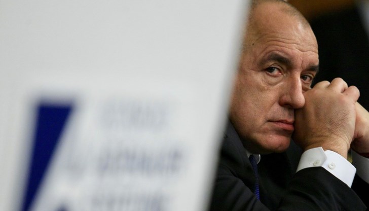 През последните 2 - 3 години той толкова си повярва, така превзе държавата и нейните дисциплиниращи и репресивни органи, че започна и нас да принуждава да живеем в неговата паралелна реалност