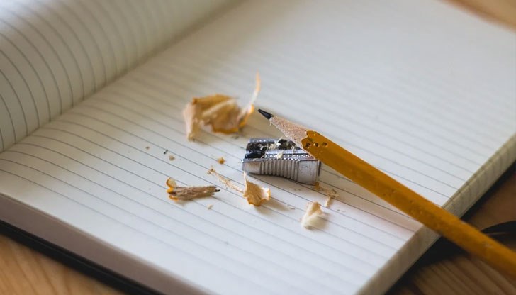 Историята на 13-годишно момиче от Манчестър, което е пронизано с молив в окото Историята на 13-годишно момиче от Манчестър, което е пронизано с молив в окото