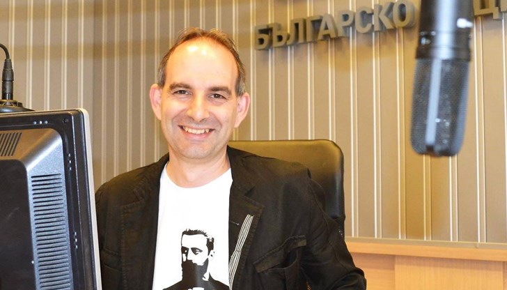 Петър Волгин: "Ти си мислиш, че българите от чужбина са готови да умрат за "Демократична България", пък те да предпочетат "Има такъв народ", и, да не чуе Дяволът, "Възраждане" Петър Волгин: "Ти си мислиш, че българите от чужбина са готови да умрат за "Демократична България", пък те да предпочетат "Има такъв народ", и, да не чуе Дяволът, "Възраждане"