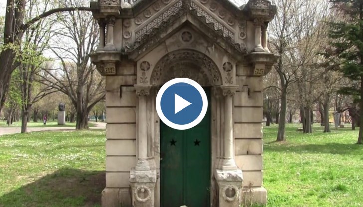 Ще бъдат възстановени и паметните плочи в парка