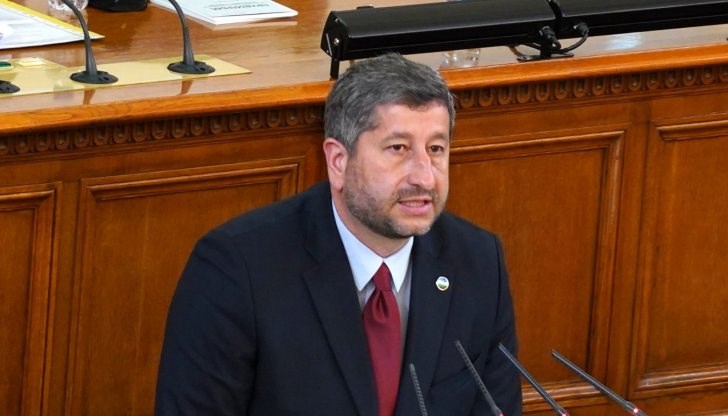 Страната е пред поне три кризи и трябва да има управление, смята Христо Иванов Страната е пред поне три кризи и трябва да има управление, смята Христо Иванов