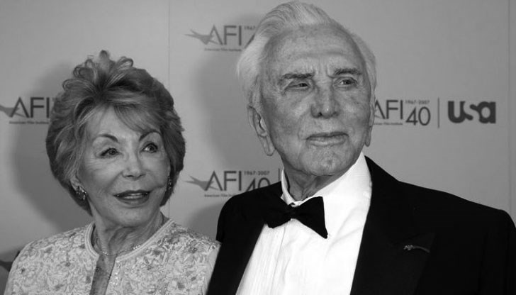 Ан Дъглас е издъхнала на 102-годишна възраст