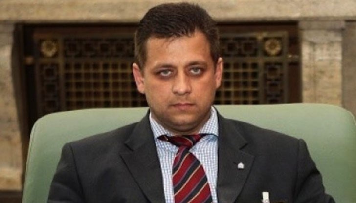 Не и благодарение на мафиотски наемници, чиито истински глас не е бил чуван през изминалите 12 години