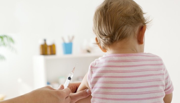 Имунизираха 7-месечно бебе в САЩ