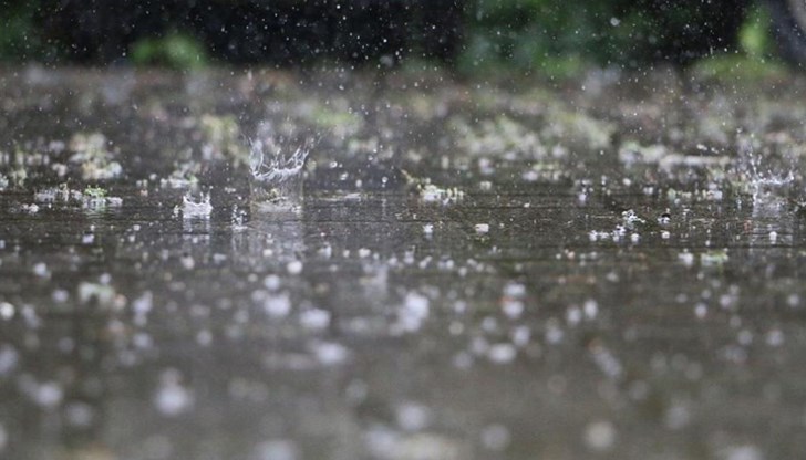 Предупреждение за проливни валежи от дъжд, придружени от силни гръмотевични бури