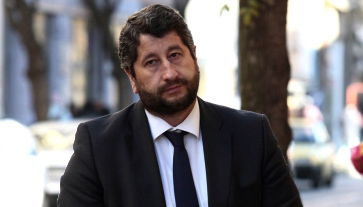 "Изобщо няма разговори, свързани с каквото и било намерение на "Има такъв народ"", заяви Иванов "Изобщо няма разговори, свързани с каквото и било намерение на "Има такъв народ"", заяви Иванов