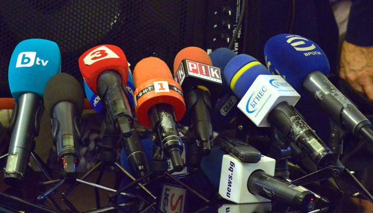 И трите нови партии в парламента са подложени на страхотна атака от всички обслужващи сайтове, вестници и телевизии и се бълват такива количества лъжи върху тях, че просто няма как да наваксат с опроверженията И трите нови партии в парламента са подложени на страхотна атака от всички обслужващи сайтове, вестници и телевизии и се бълват такива количества лъжи върху тях, че просто няма как да наваксат с опроверженията