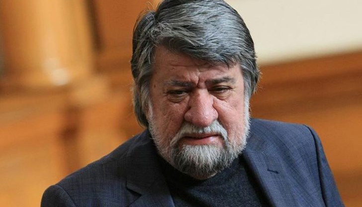 Според него улицата е влязла в парламента