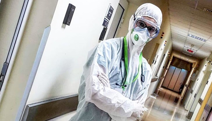 Решението е взето след възникването на огнища на коронавирус в италиански болници, които се смята, че са свързани с отказ на здравни работници да се ваксинират срещу коронавриуса