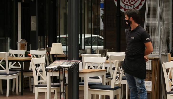 Театри и фитнеси ще работят при 30% от капацитета си, моловете остават затворени