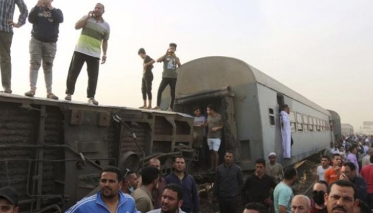 На място са изпратени над 50 линейки