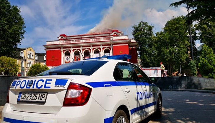 Кадрите са заснети в различни пространства на Русенската опера непосредствено след пожара през 2020 г