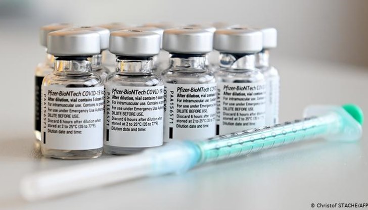 Пфайзер е провела клинични изпитвания на непълнолетни между 12 и 15 години и очаква разрешение за прилагане на ваксината