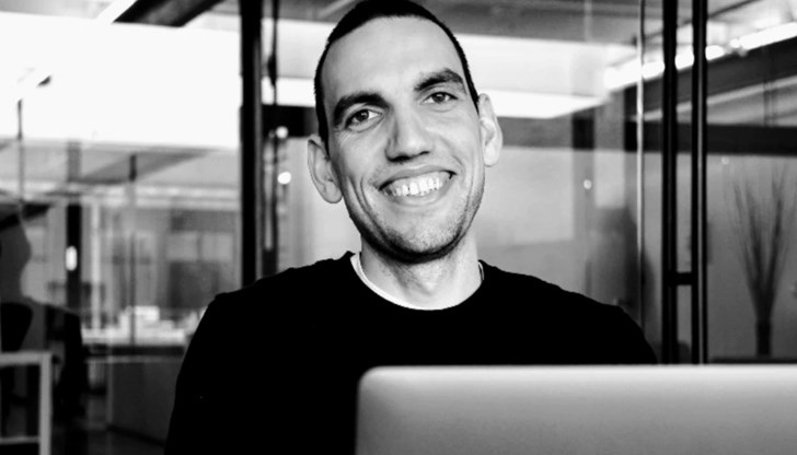 В деня на вота Данаилов се озовава в Благоевград с част от семейството си, но постоянният му адрес е във Варна