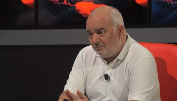 Според него сложността на сегашния парламент идва не от броя на партиите, които ще влязат в него, а от мъдростта те да намерят най-малкото общо кратно, върху което да стъпят, за да може България да се върне към законността Според него сложността на сегашния парламент идва не от броя на партиите, които ще влязат в него, а от мъдростта те да намерят най-малкото общо кратно, върху което да стъпят, за да може България да се върне към законността