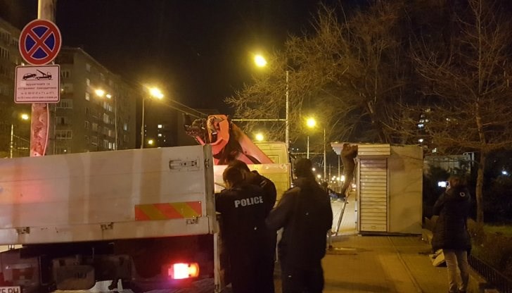 Преди два месеца на бул. "Иван Гешов" загина 16-годишно момче от токов удар. Причината - незаконното захранване с електричество на един от павилионите