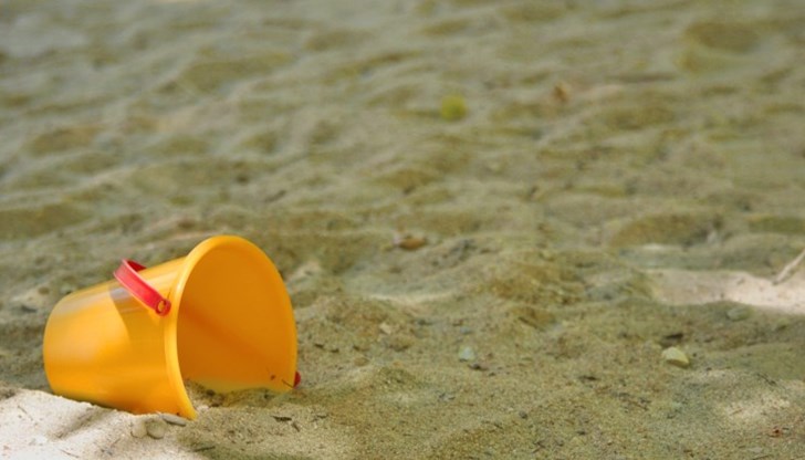 По план до средата на май нов пясък за игра ще бъде засипан на повече от 100 площадки в града