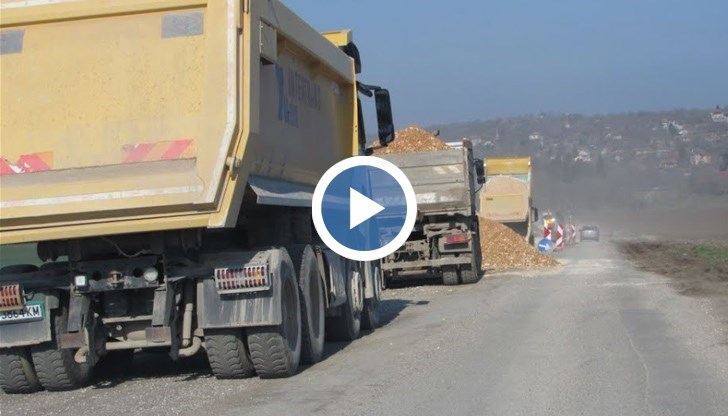 Изпълнителят обясни, че от есента, когато започнаха ремонтните дейности, те са спирали само при неподходящи атмосферните условия