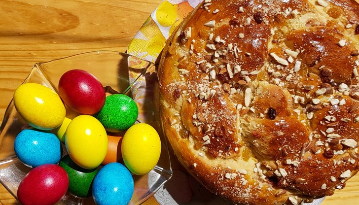 У нас по традиция на Велики четвъртък се замесват и козунаците за празника У нас по традиция на Велики четвъртък се замесват и козунаците за празника