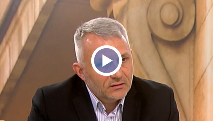 По думите на Хаджигенов Слави Трифонов е събрал около себе си умни хора, които са експерти, и ще съставят правителство, или поне ще се опитат