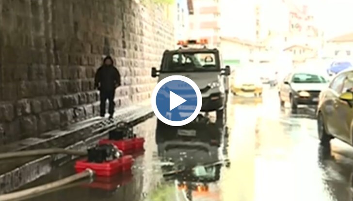 Експертите предупреждават, че до края на седмицата ще се развиват гръмотевични бури, което създава опасност от падането на мълнии.