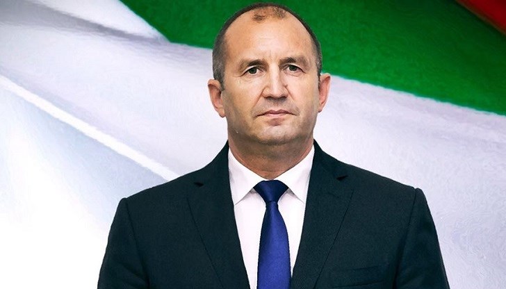 В съответствие с Конституцията - чл. 99, ал. 1, президентът Румен Радев ще проведе консултации с представители на парламентарните групи в 45-ото Народно събрание