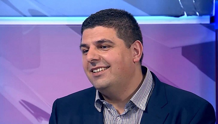 За вчерашния изборен ден от „Демократична България“ са регистрирали над 2200 сигнала за изборни нарушения, от които 1400 са дошли през мобилното приложение на „Ти броиш“ За вчерашния изборен ден от „Демократична България“ са регистрирали над 2200 сигнала за изборни нарушения, от които 1400 са дошли през мобилното приложение на „Ти броиш“