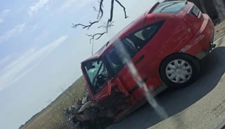 28-годишният водач претърпява тежка катастрофа по пътя Добрич - Варна