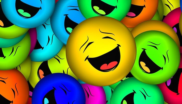 Разказваме забавни небивалици на своите приятели, семейство и колеги Разказваме забавни небивалици на своите приятели, семейство и колеги