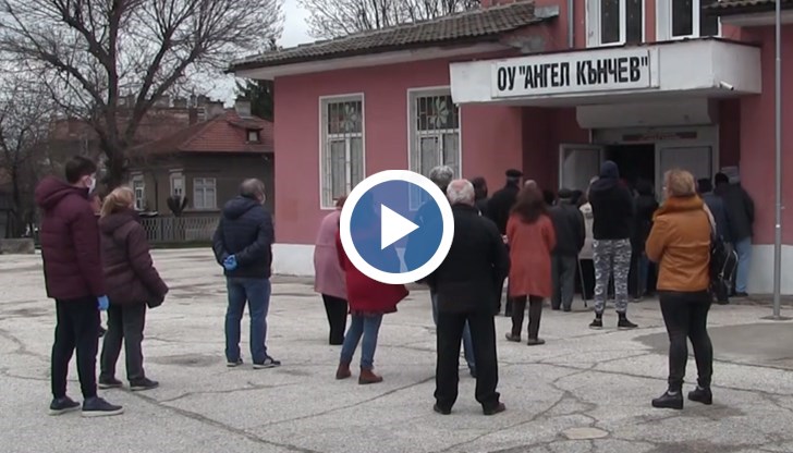 Хората смятат, че правото на вот е задължение на всички гражданин и не трябва нищо да ги спира да гласуват