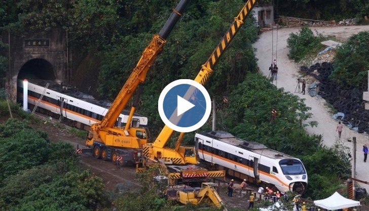 Най-малко 50 души загинаха вчера при тежка влакова катастрофа